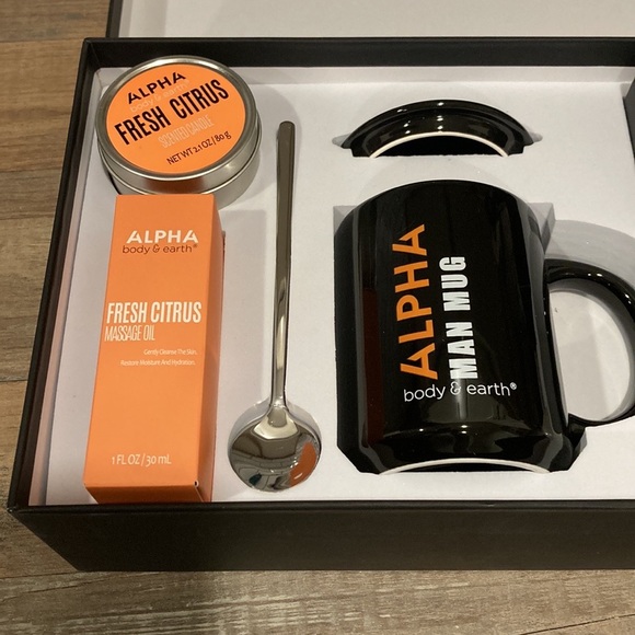 NWT Men’s ALPHA Body & Earth boxed gift set Care for Your skin - Picture 6 of 7